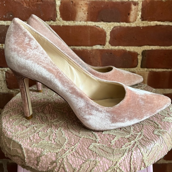 SOLD 🩷 BARBIE pink pumps 🩷 - Picture 5 of 7